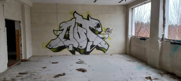 Abandoned Soviet school 2 obraz 2025 01 15 130831331 768x346