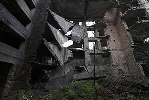 KdF Seebad Prora 6 Abandoned building with crumbling walls, ideal for urban exploration. Perfect spot for a lost place map adventure.