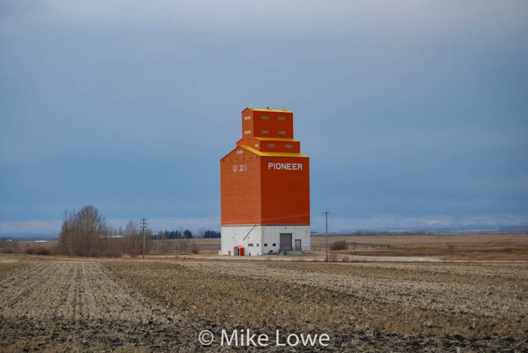Olds Grain Elevator 20181024 Mike Lowe 1 768x514