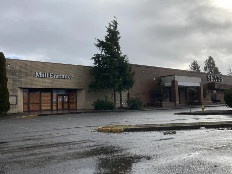 shoppes at riverside aberdeen wa closed in 2021 due to v0 yfav0rz8b8g81 768x576