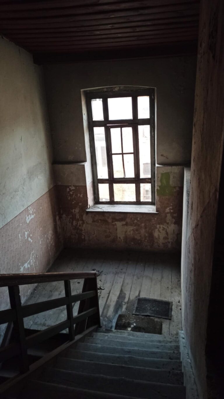 b586232c dfcd 4af0 880c fec054ddc66c 768x1367