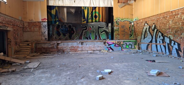 Opustena budova 2 1000010957 768x355