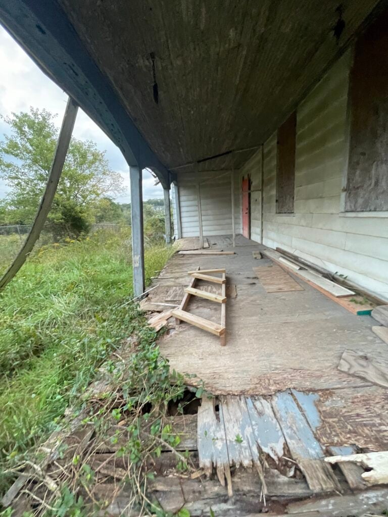Rotting Family Home 6 IMG 0749 768x1024