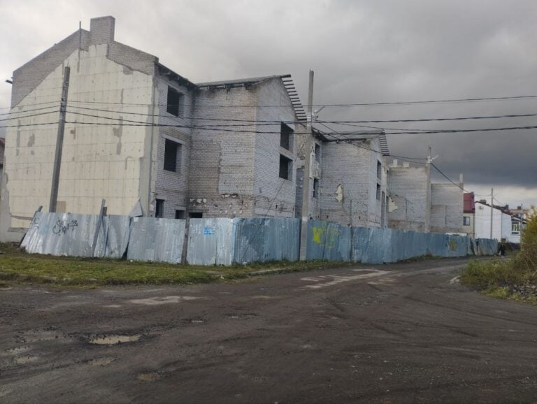 Verlassenes Stadthaus 1 Reihenhaus 768x578