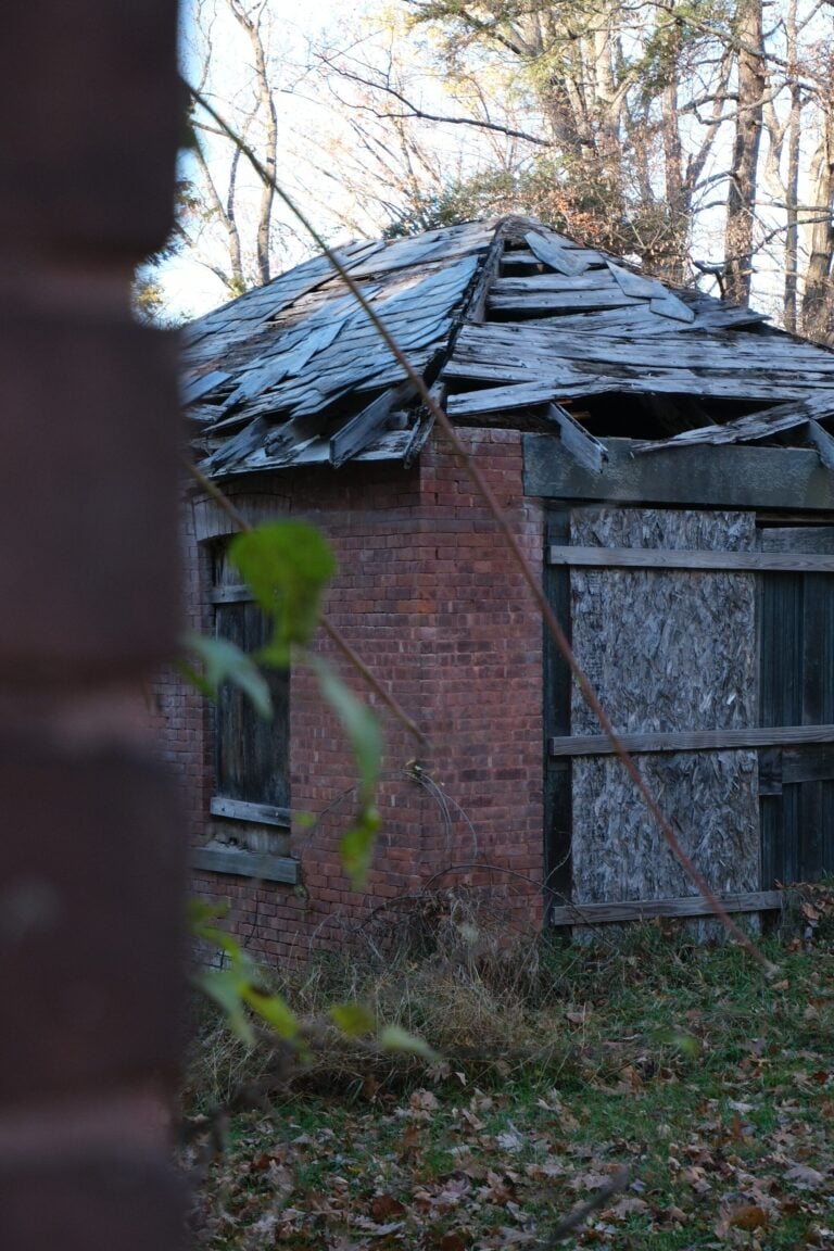 Backsteinhaus im Wald 1 DSCF0623 768x1152