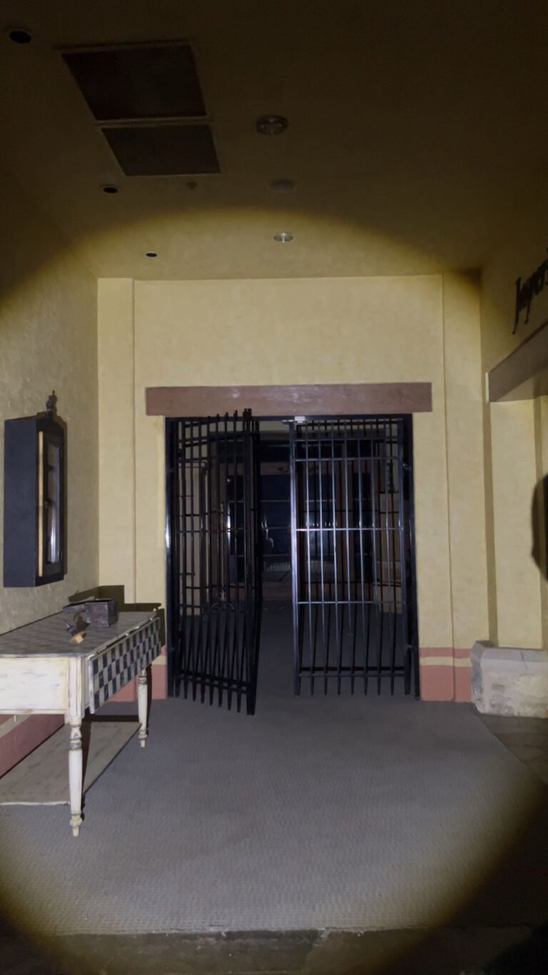 Abandoned Golf Course Clubhouse 1 IMG 5016 768x1365