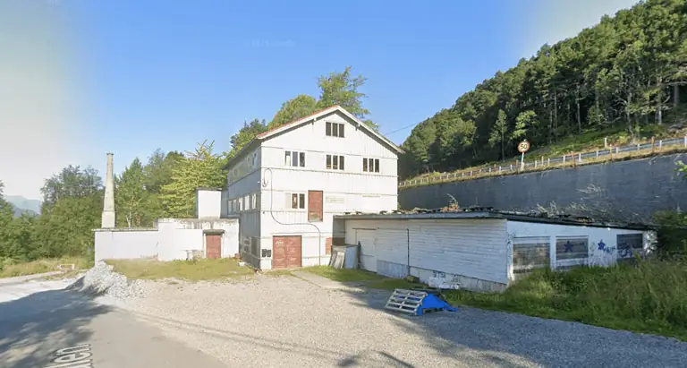 Old wood factory 1 Screenshot 2025 11 10 212654 768x412