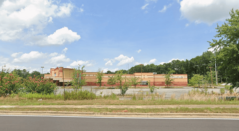 Regal town center movie theater 1 Screenshot 2025 11 18 153234 768x420