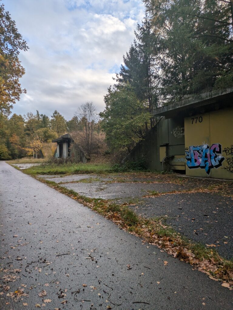 Verlassener Luftwaffenstützpunkt 12 1000089315 768x1023 1 1