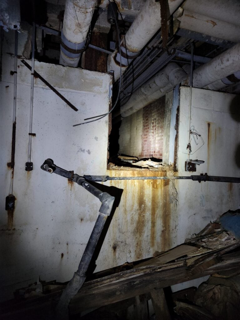 Clinica medica/obitorio abbandonati 1 4449 768x1024