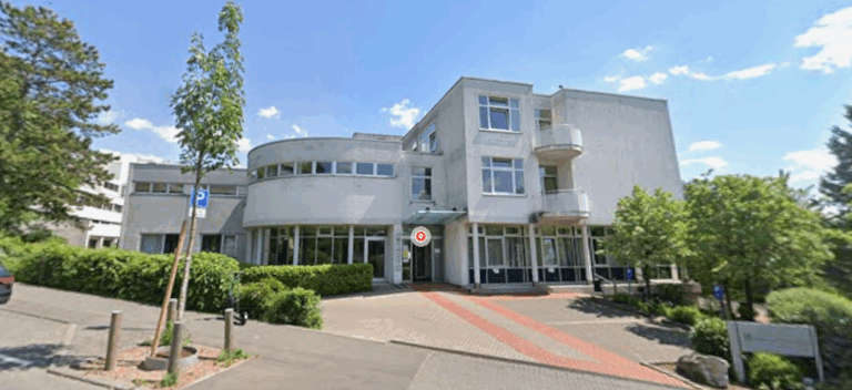 Krankenhaus 1 Screenshot 2025 12 30 001626 768x352