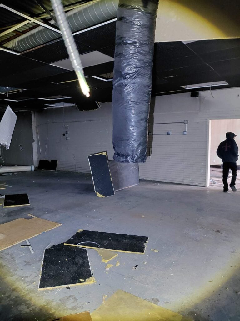 Negozio di pesce 1 att.4N 8EK30CFRmMmLtVE5 5O4quaDJryxbmrnfdp00bHo 768x1024