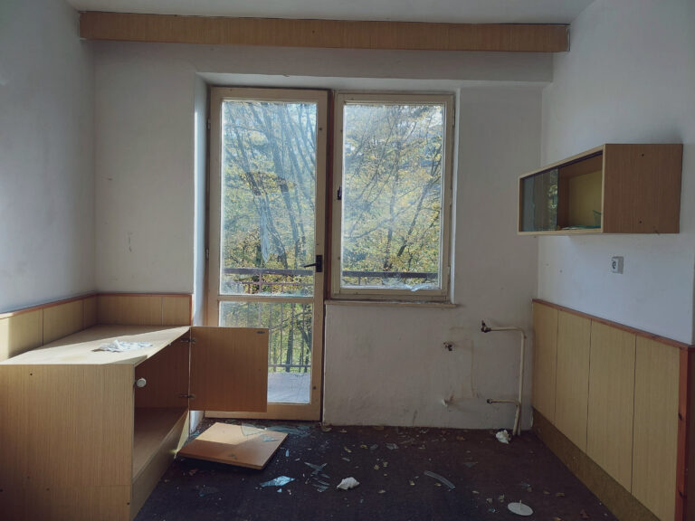 Abandoned Hotel 9 20241020 142612 768x576