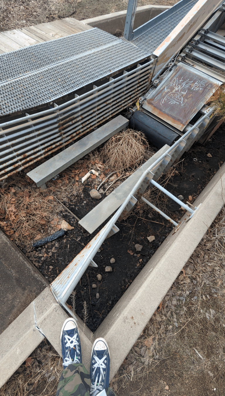 Verlassene alte Wasserrutsche Rancho San Rafael 4 30467 768x1351