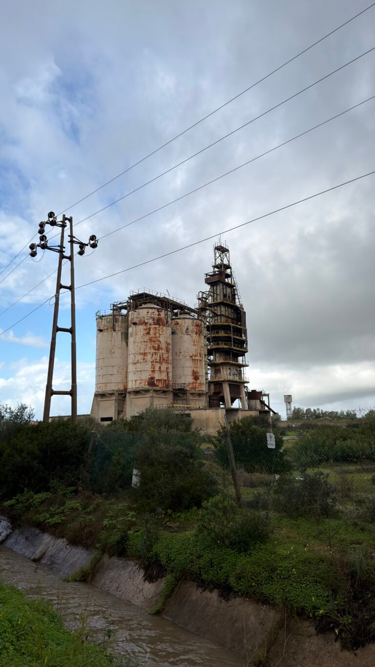 Abandoned factory 1 IMG 1103 768x1365