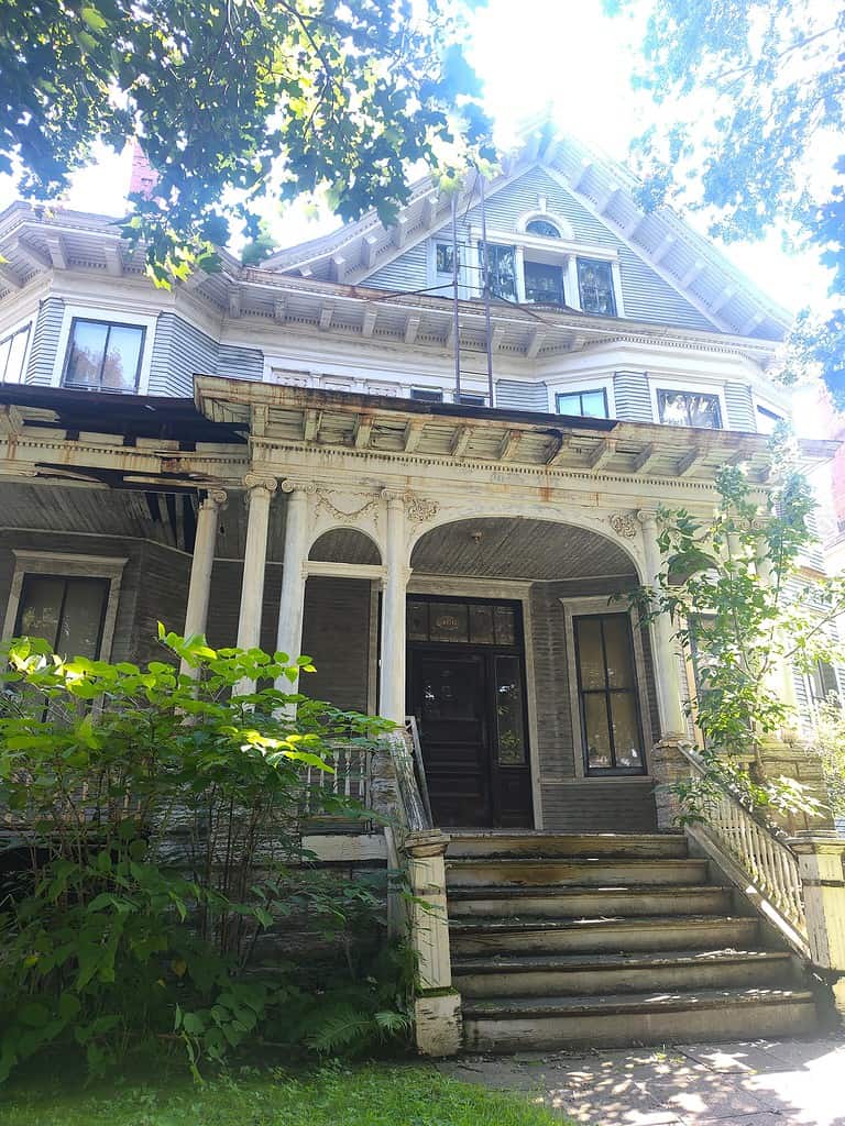 Old apartments 2 1000000609 768x1024