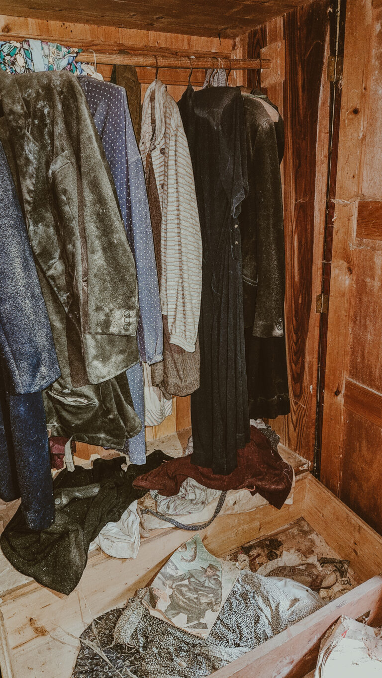 Casa abbandonata nel villaggio ceco di Svojanov 1 1000009624 768x1364