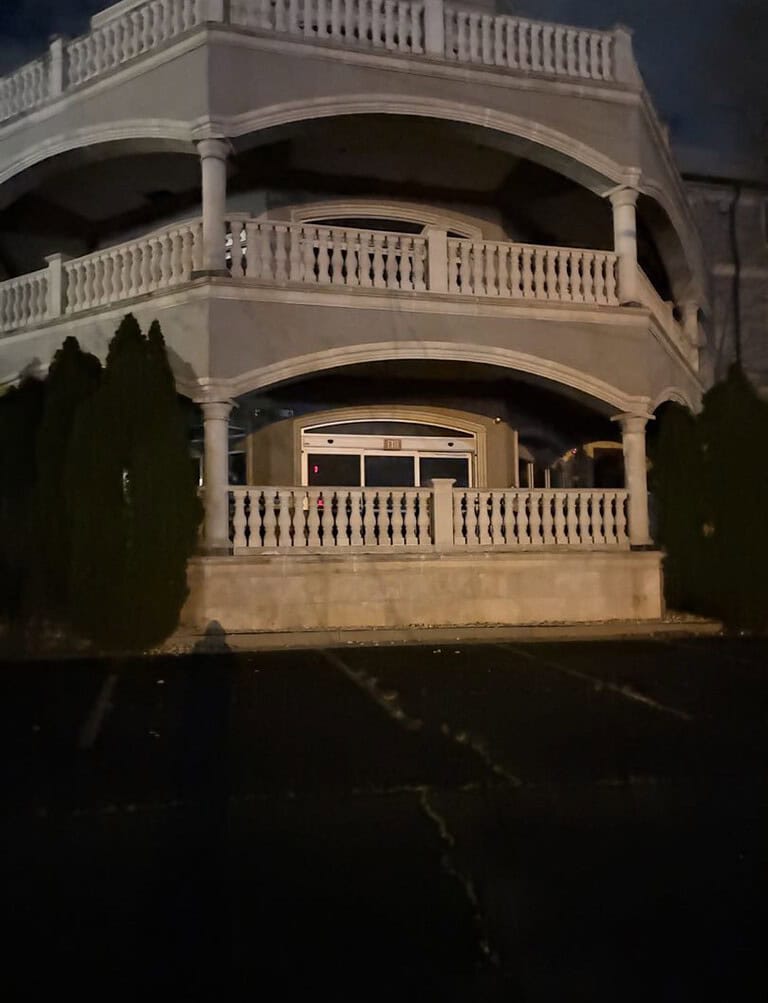 Abandoned restaurant 4 IMG 8701 768x1004
