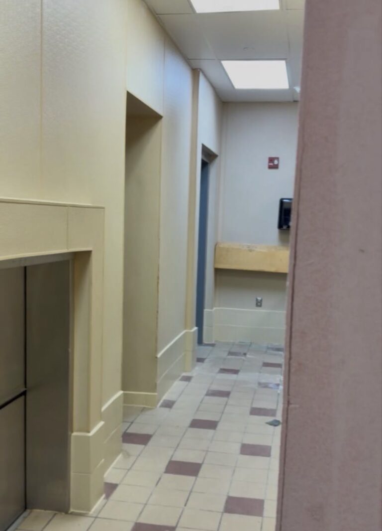 Abandoned restaurant 2 IMG 8702 768x1066