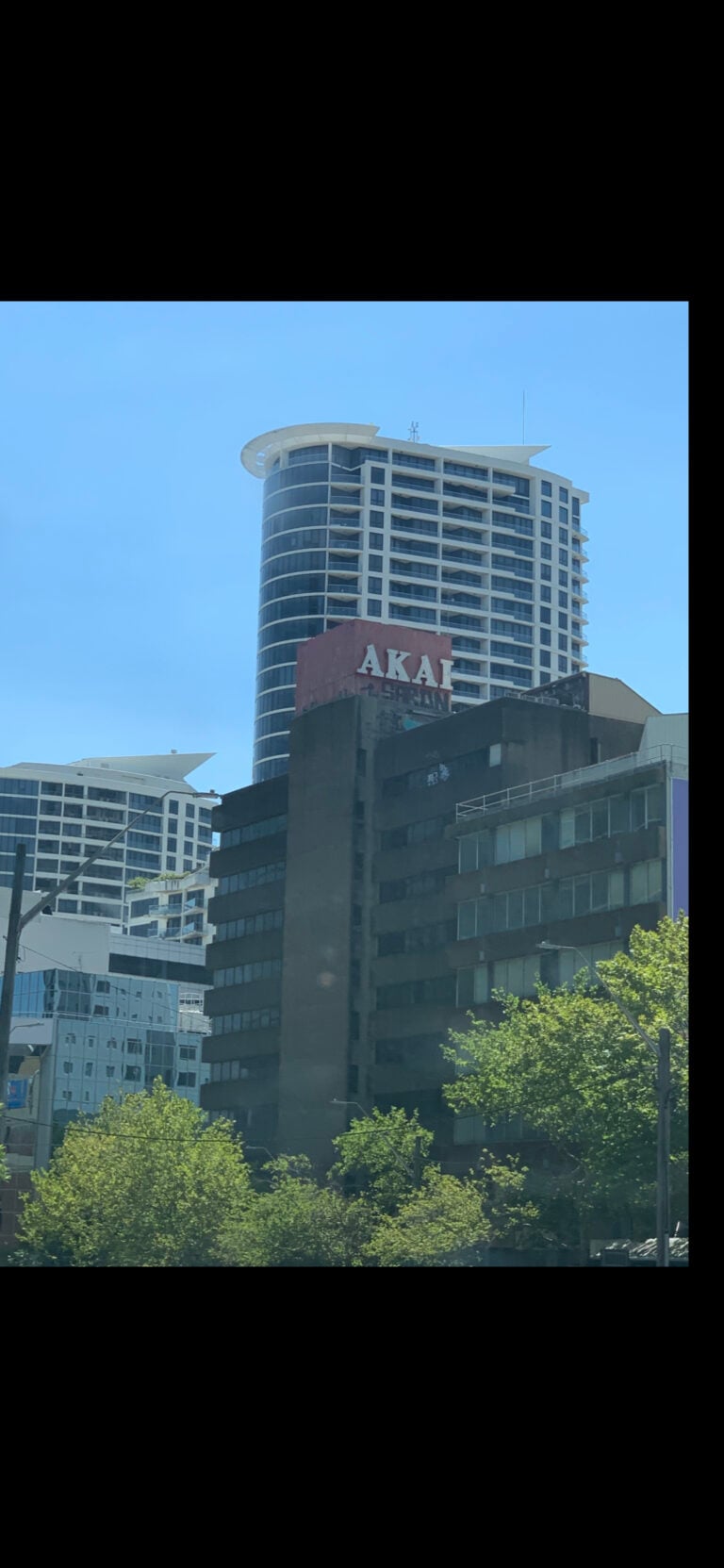 AKAI 768x1663