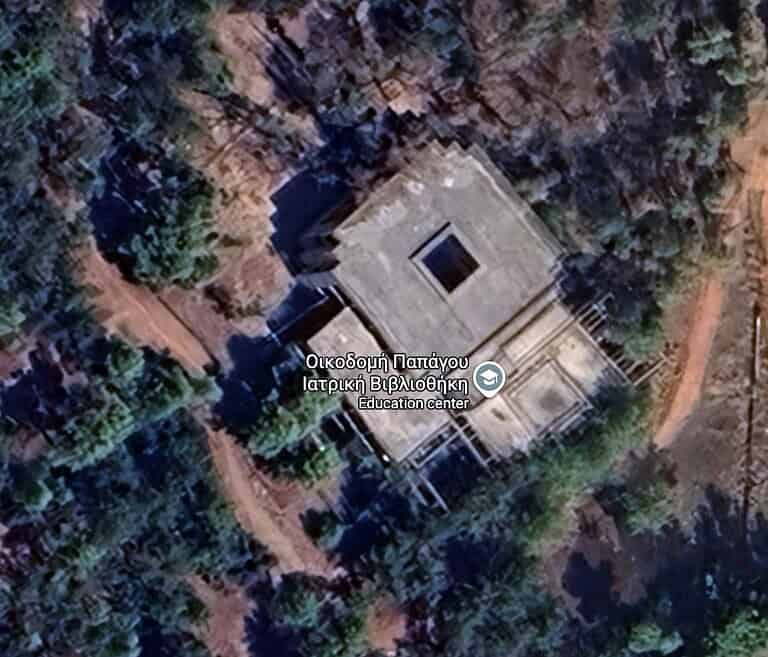 Biblioteca abbandonata a Papagos 1 posto 768x658