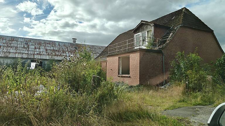 Abandoned house with a stable 1 IMG20260811172536 768x432