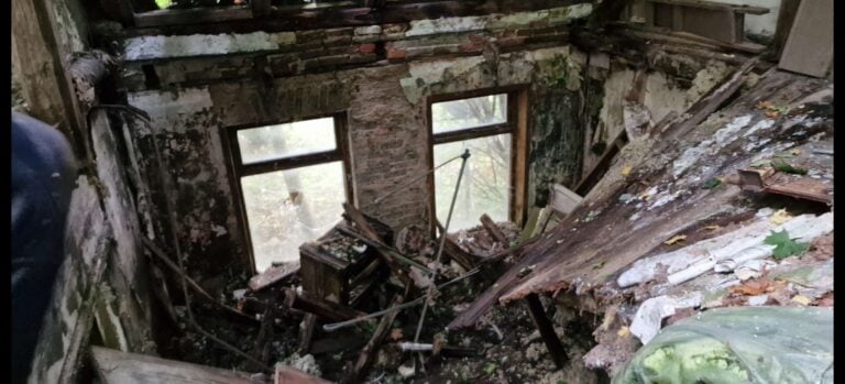 Abandoned roadside house 4 Screenshot 2026 08 26 19 58 23 93 92460851df6f172a4592fca41cc2d2e6 768x349