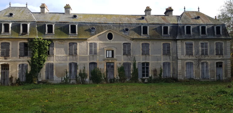 Le château de l'écrivain littéraire 3 20251111 121709 768x373