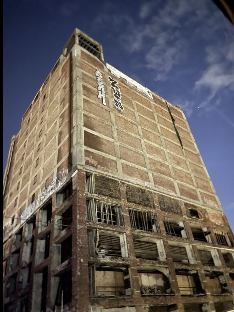 Merchant ice tower 2 IMG 4680 768x1023