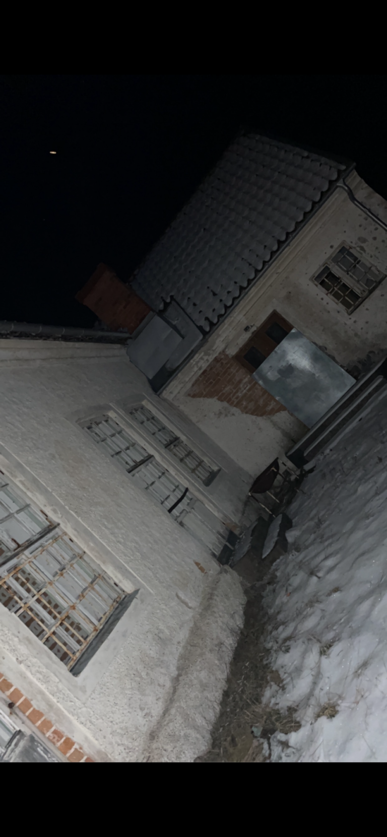 Forgotten church 3 IMG 6379 768x1662