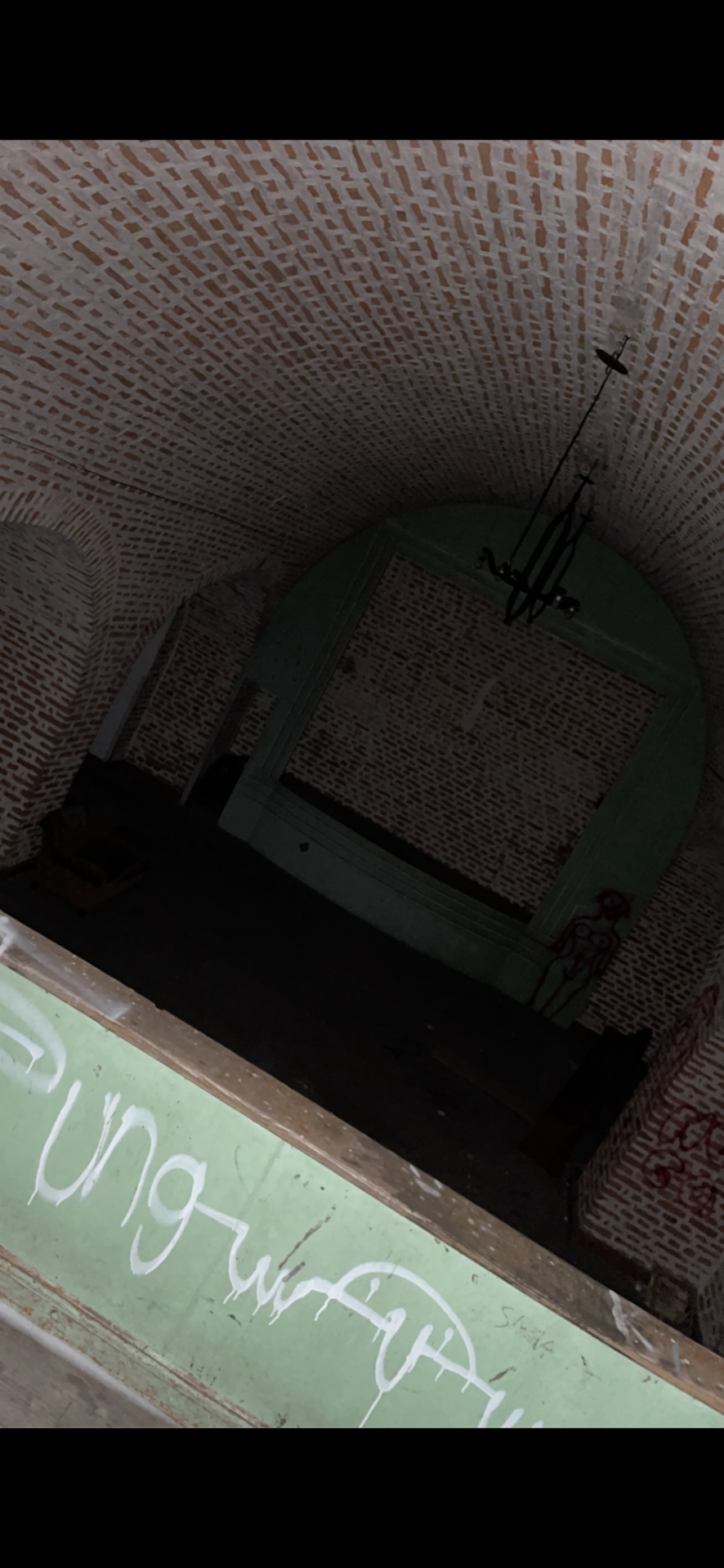 Forgotten church 2 IMG 6380 768x1662