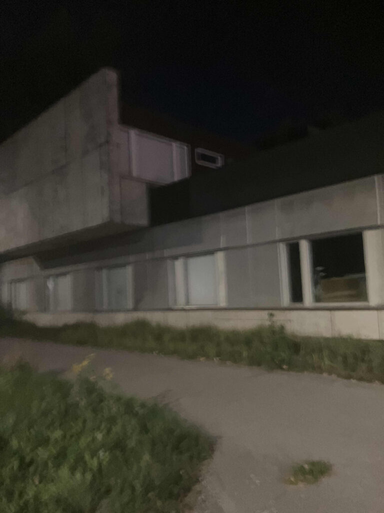Abandoned apartment building 1 IMG 7671 768x1024